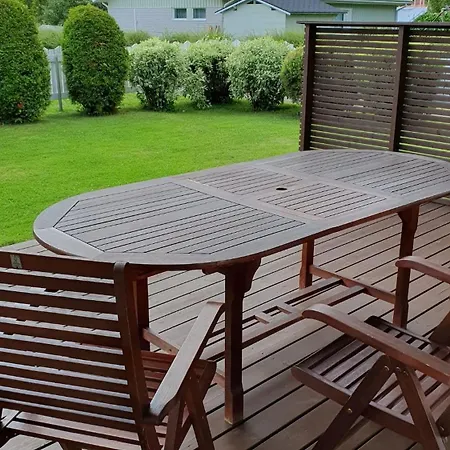 Spacious 4-bedroom House In ポリ