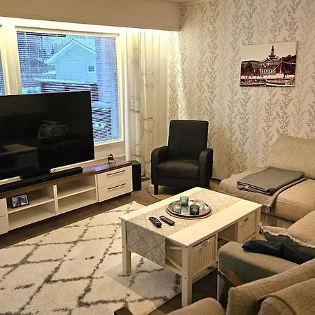 Spacious 4-bedroom House In ポリ